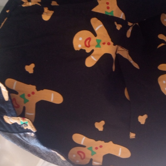 Forever 21 "Gingy" Size L Men Black Button Up - Picture 2 of 3